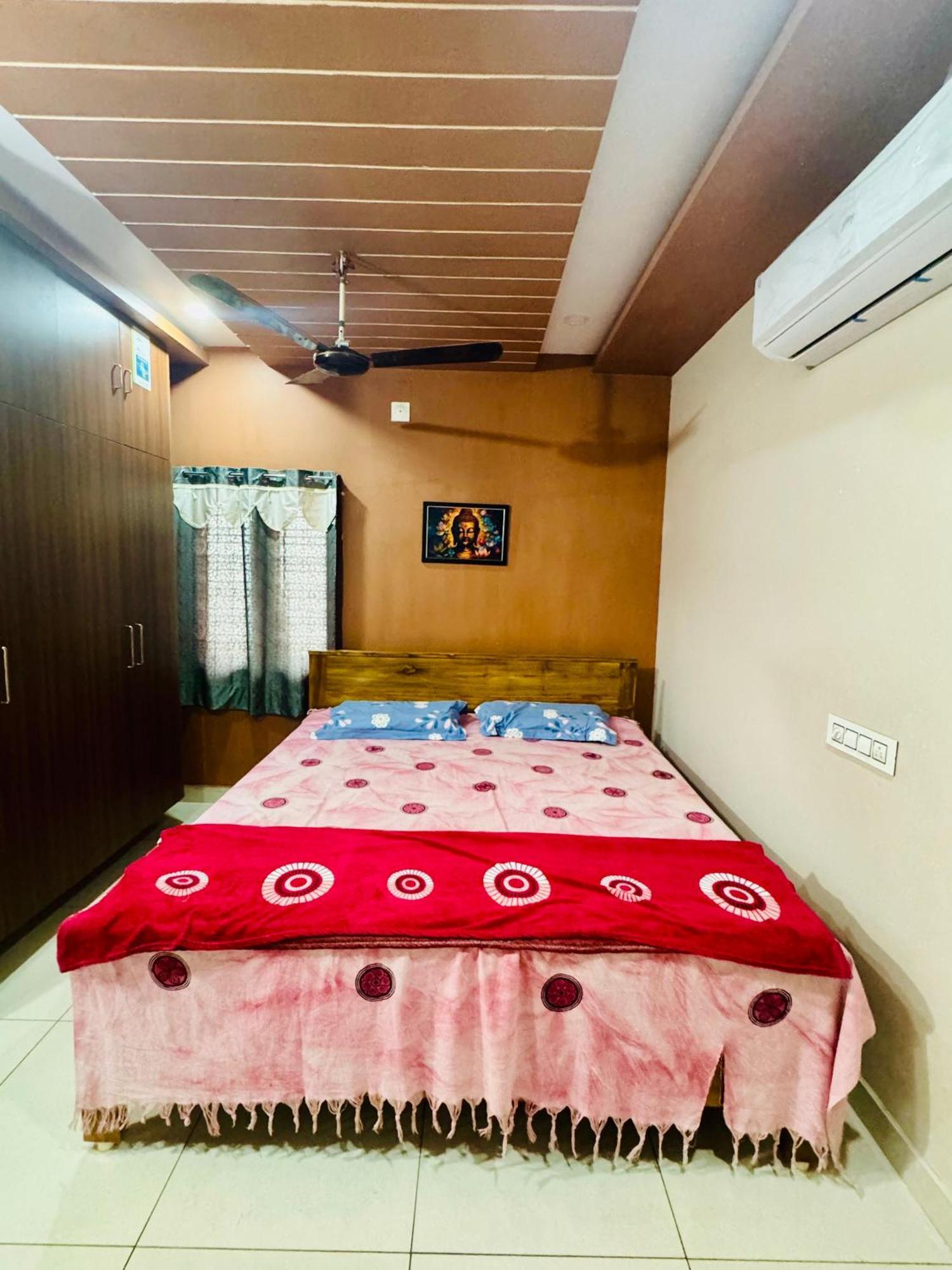Sri Padha Vallabha Serenity Homestay Pithapuram Extérieur photo
